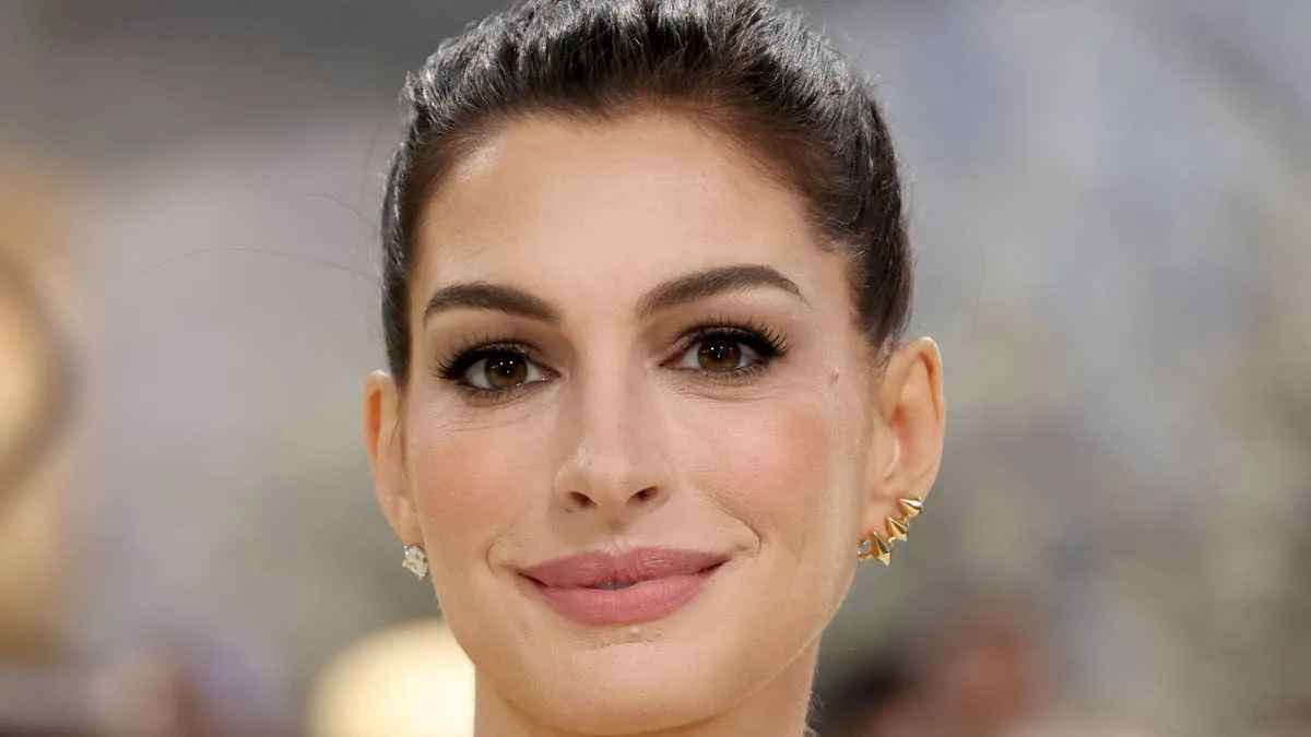 Anne Hathaway Denies Facelift Rumours, Credits Hairstyling Trick