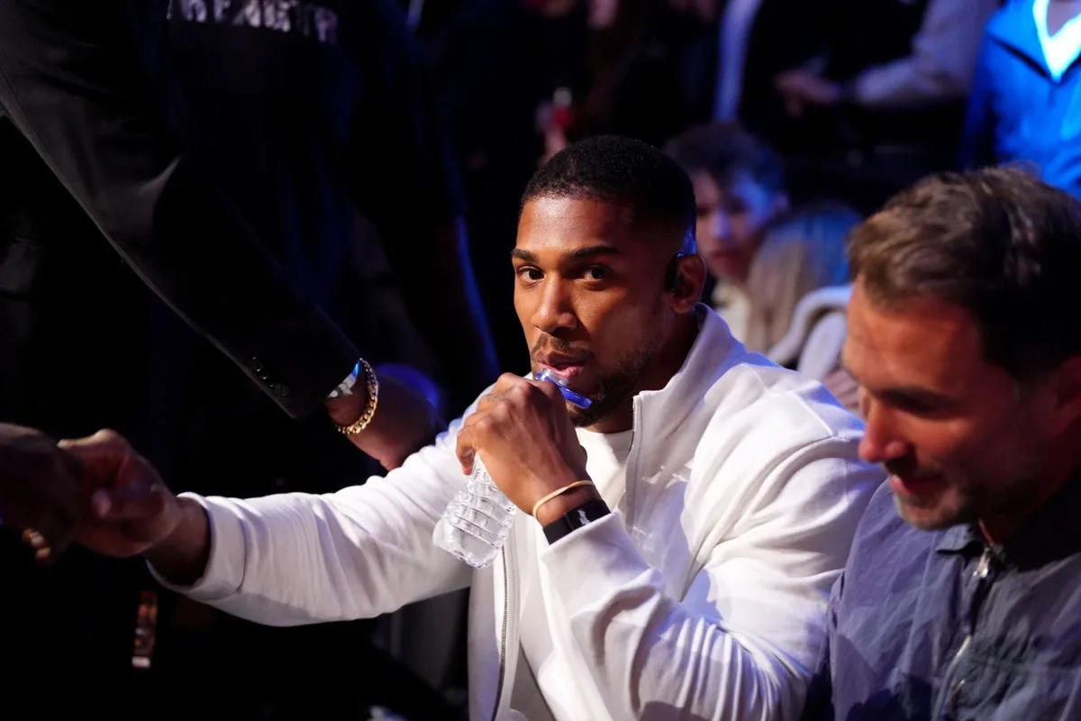 Anthony Joshua makes first UK appearance since fatal crash