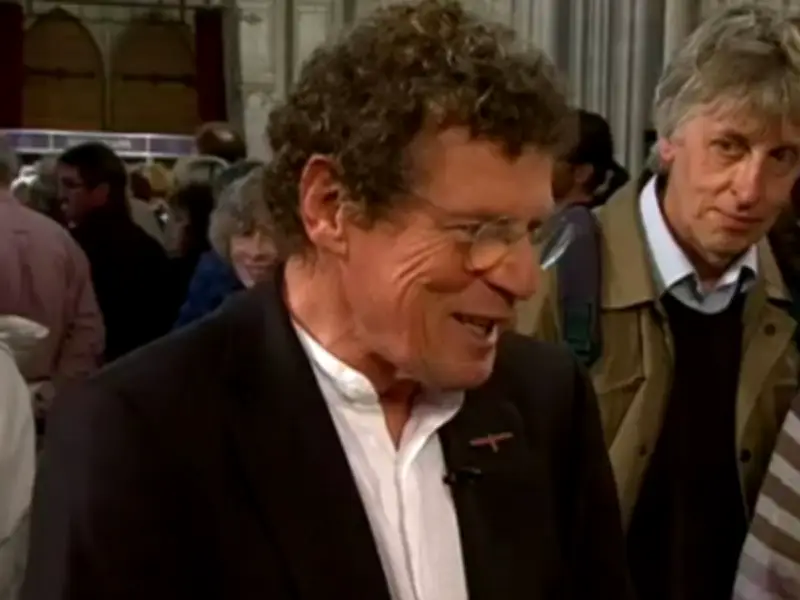 Antiques Roadshow Expert Stunned by 'Mad' £18 Doll Worth £500
