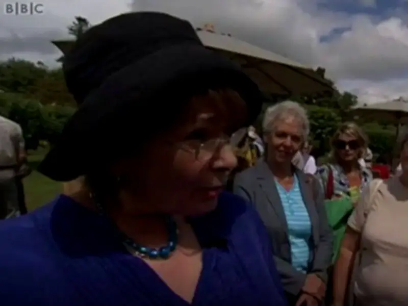 Antiques Roadshow Guest Stunned as Dad's WWII Rolex Doubles in Value