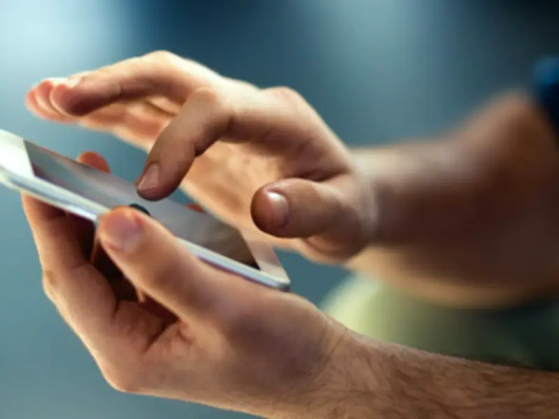 Apple Warns iPhone Users as UK Heatwave Hits 36°C: Overheating Risks