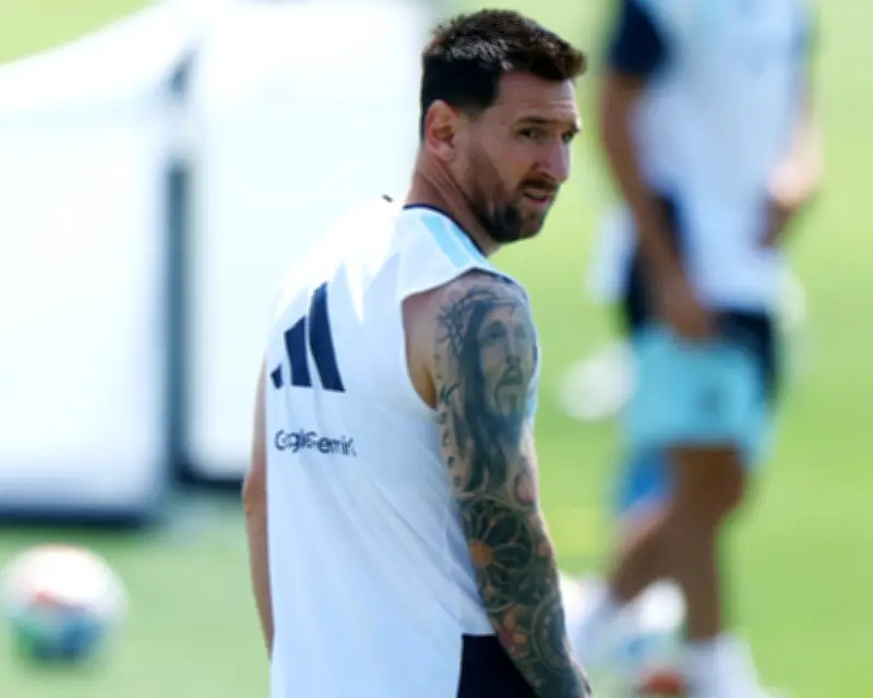 Argentine TV Host Resigns After Falsely Reporting Lionel Messi Father Death