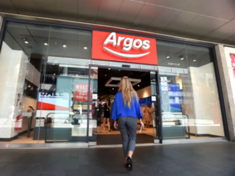 Argos Shoppers Snap Up 'Quiet and Powerful' £22 Desk Fan for Heatwave