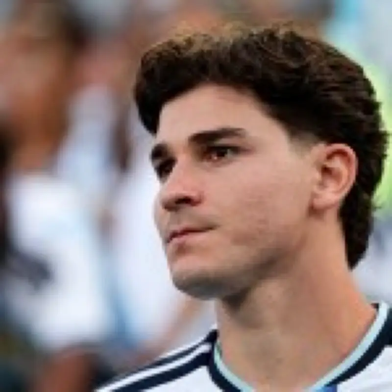 Arsenal target Julian Alvarez drops transfer bombshell at World Cup
