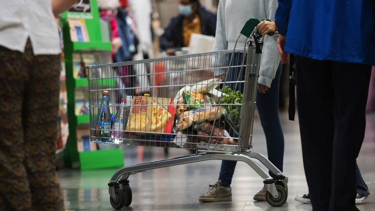 Supermarkets Issue Multiple Food Recalls Over Metal, Plastic, and Allergen Risks