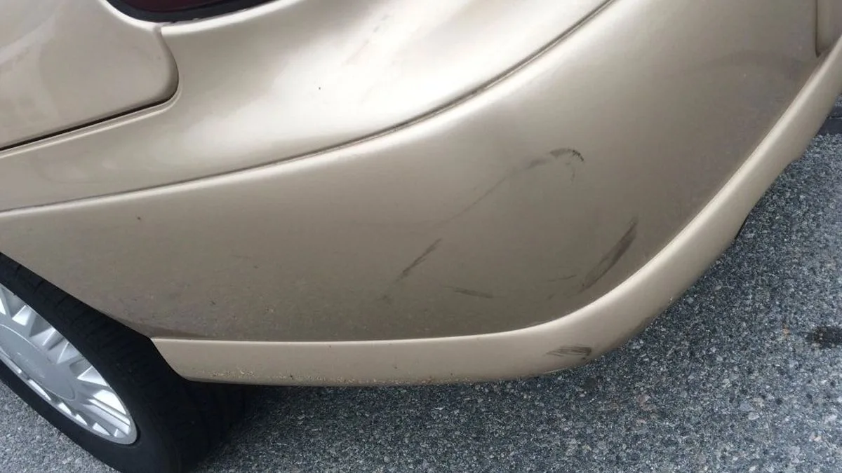 Driver's Hilarious Note After Parking Bump Goes Viral