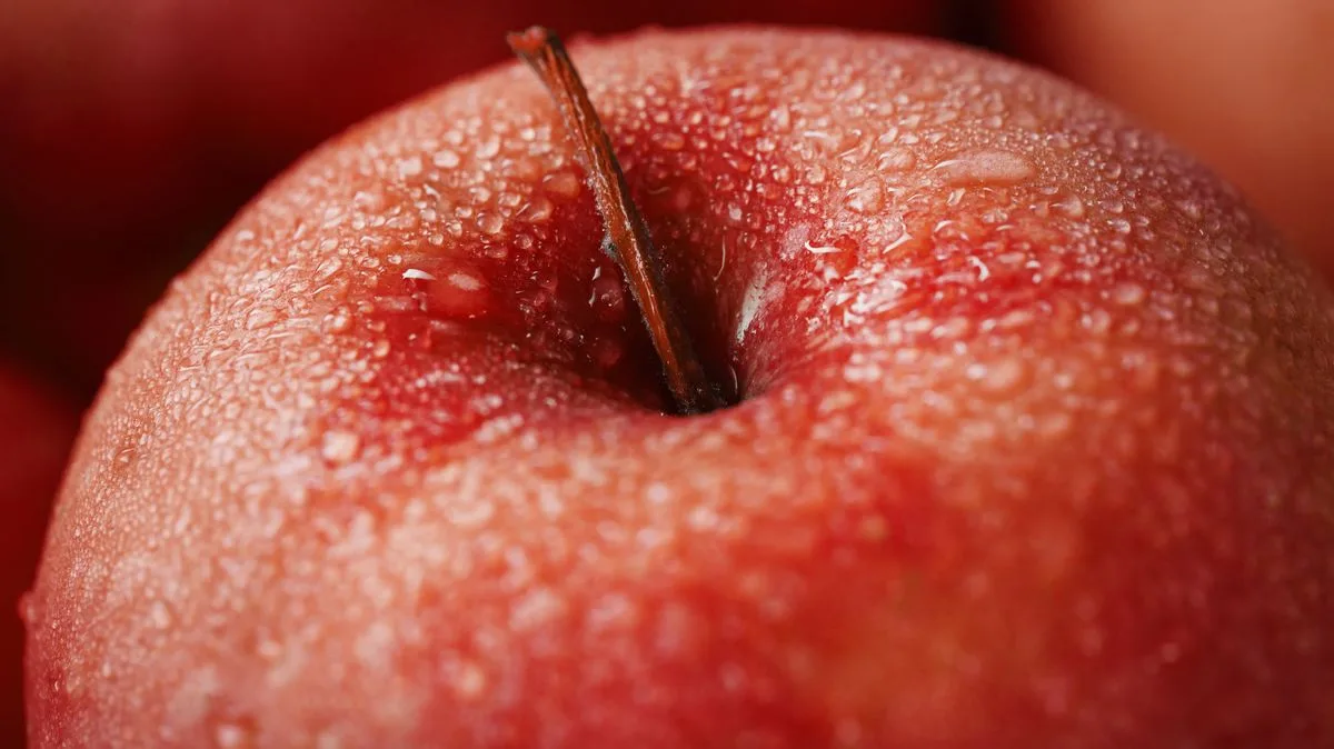 Nutritionist Warns: Avoid Apples With These Sticker Codes