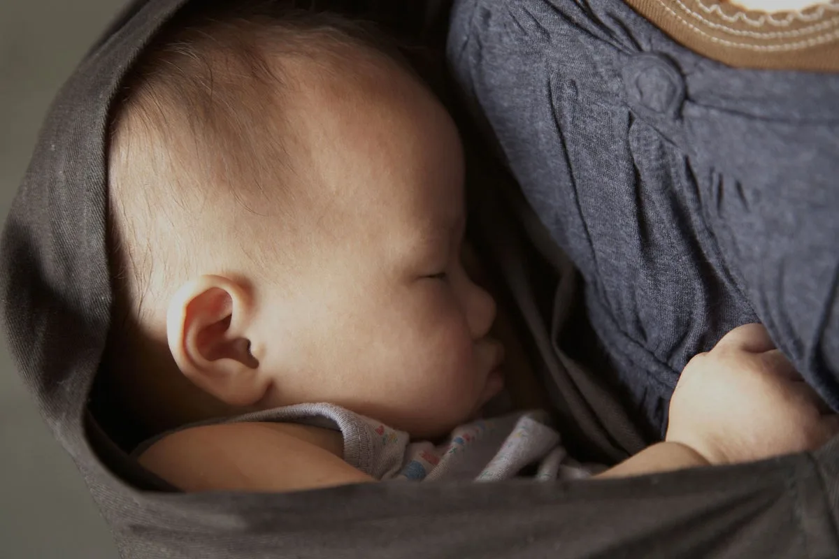 Baby sling warning as experts urge better guidance for new parents