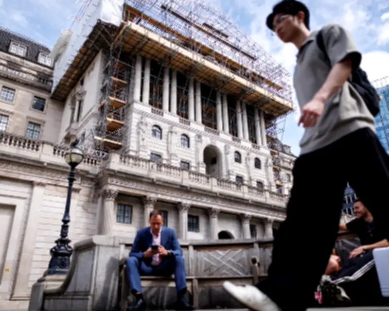 Bank of England Governor Warns of Higher Costs Amid Middle East Conflict