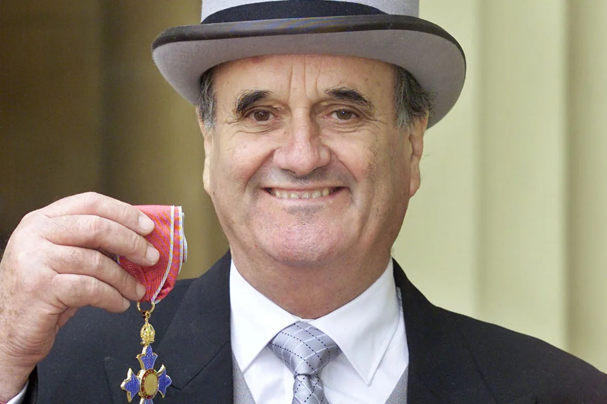 Sir Mark Tully, Former BBC Correspondent, Dies at 90