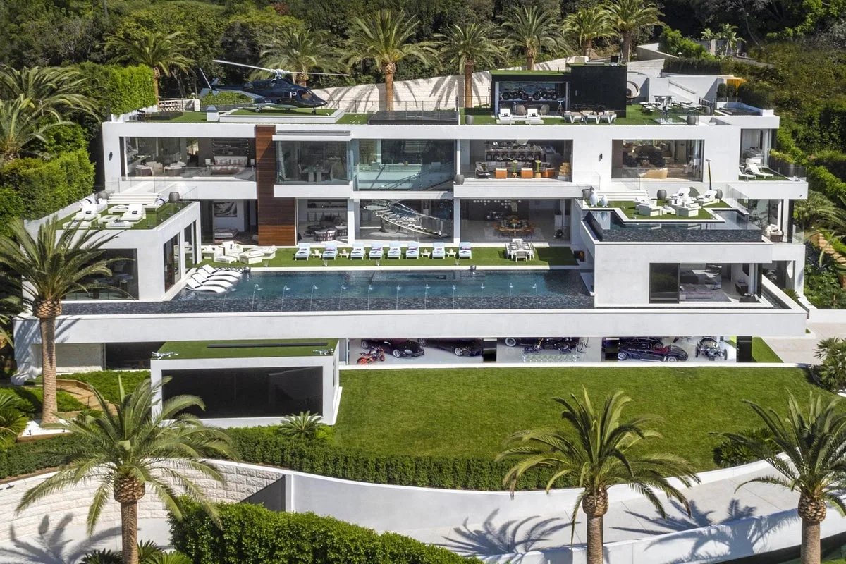 Bel Air 'Billionaire' Mansion Slashes Price by $100m in Bid to Attract Buyers