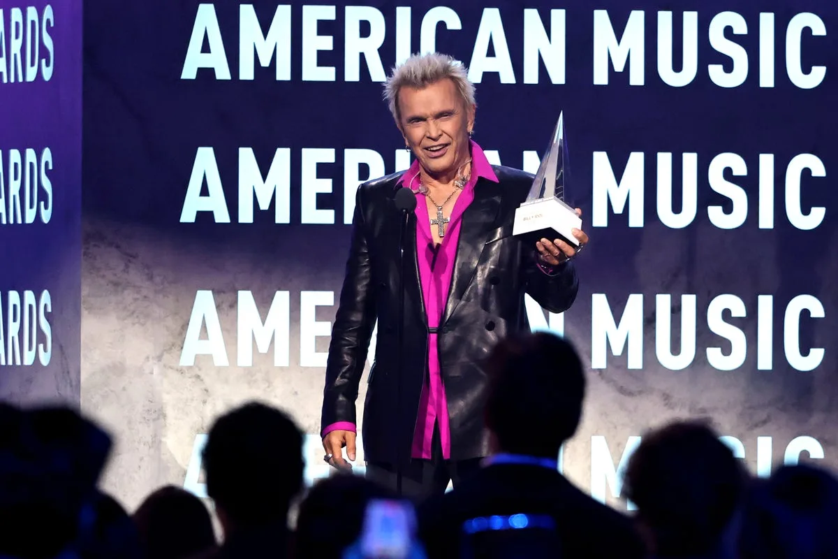 Billy Idol receives lifetime achievement award at American Music Awards
