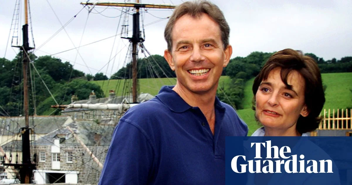 Blairs Advised to Repay Designer Discounts in 2003