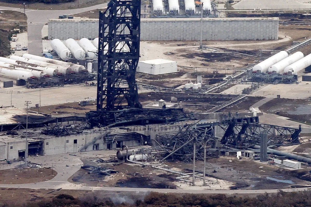 Public Warned to Avoid Blue Origin Rocket Debris After Explosion