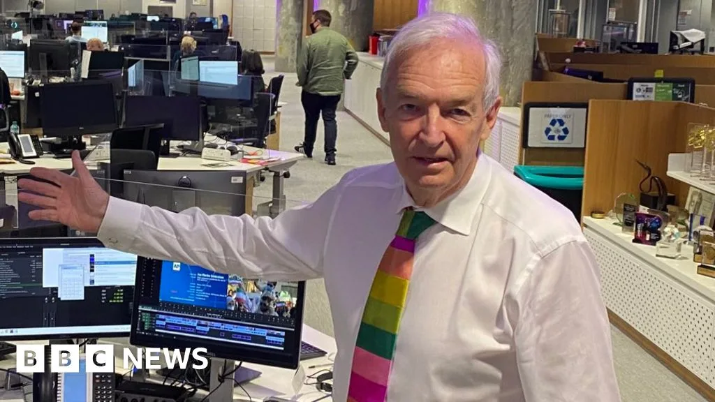 Jon Snow Bows Out of Channel 4 News After 32 Years
