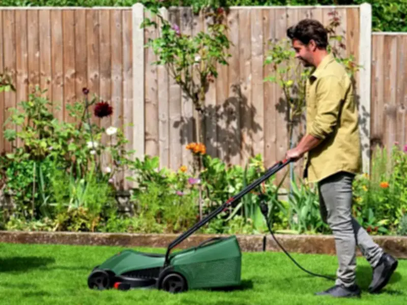Bosch Lawnmower with £22 Off: Simple to Setup and Manoeuvrable