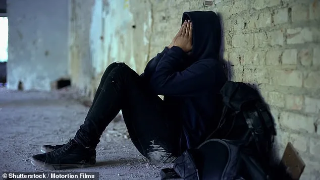 Teen Addicted to Deodorant Inhalation Continues Despite Cousin's Death