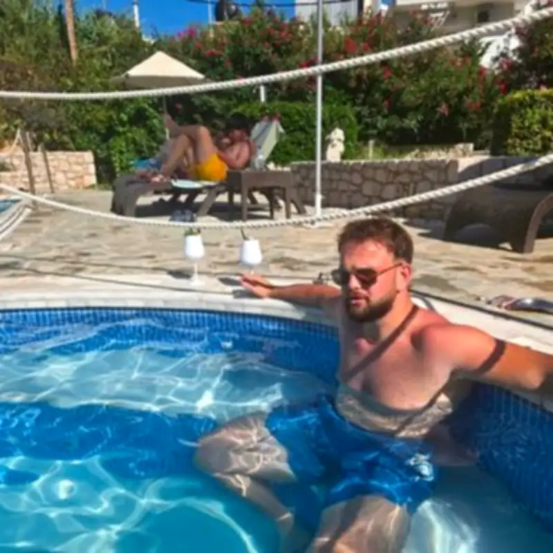 Brit paralysed after diving into Marbella sea and breaking spine