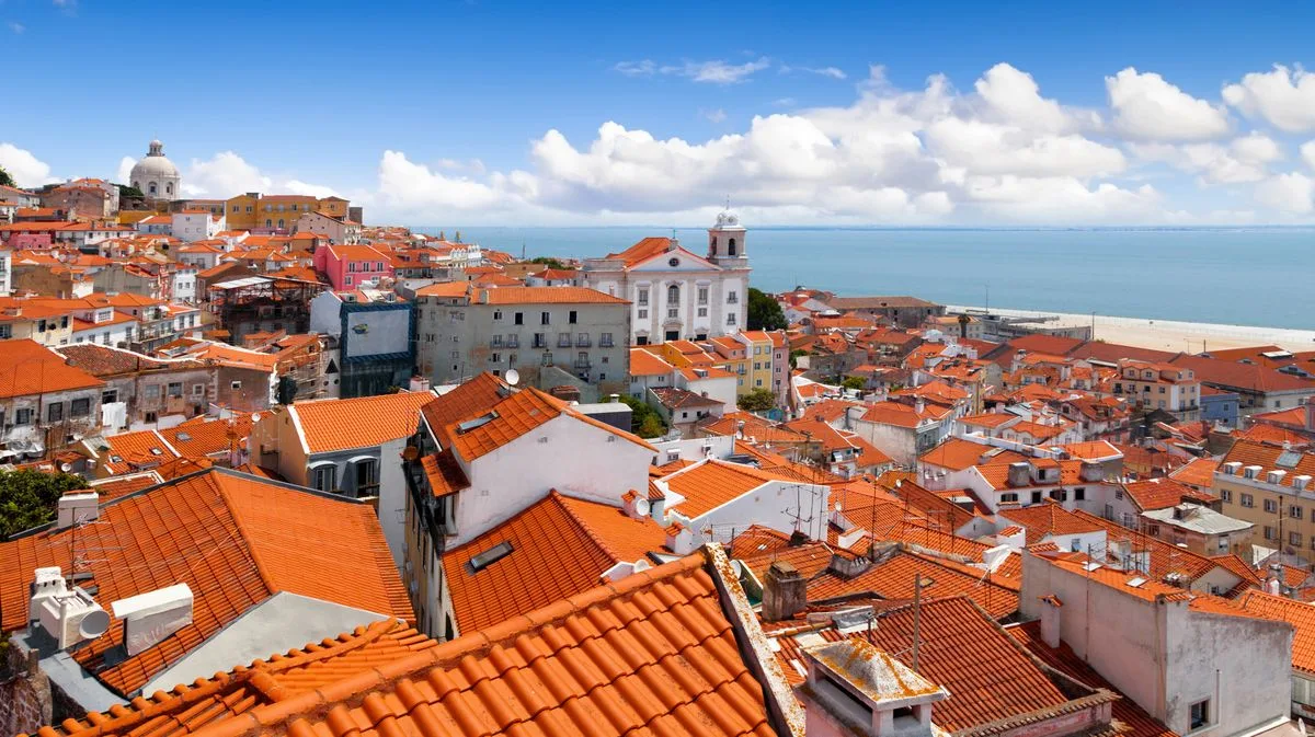 Brit Tourist Mugged at Knifepoint in Lisbon
