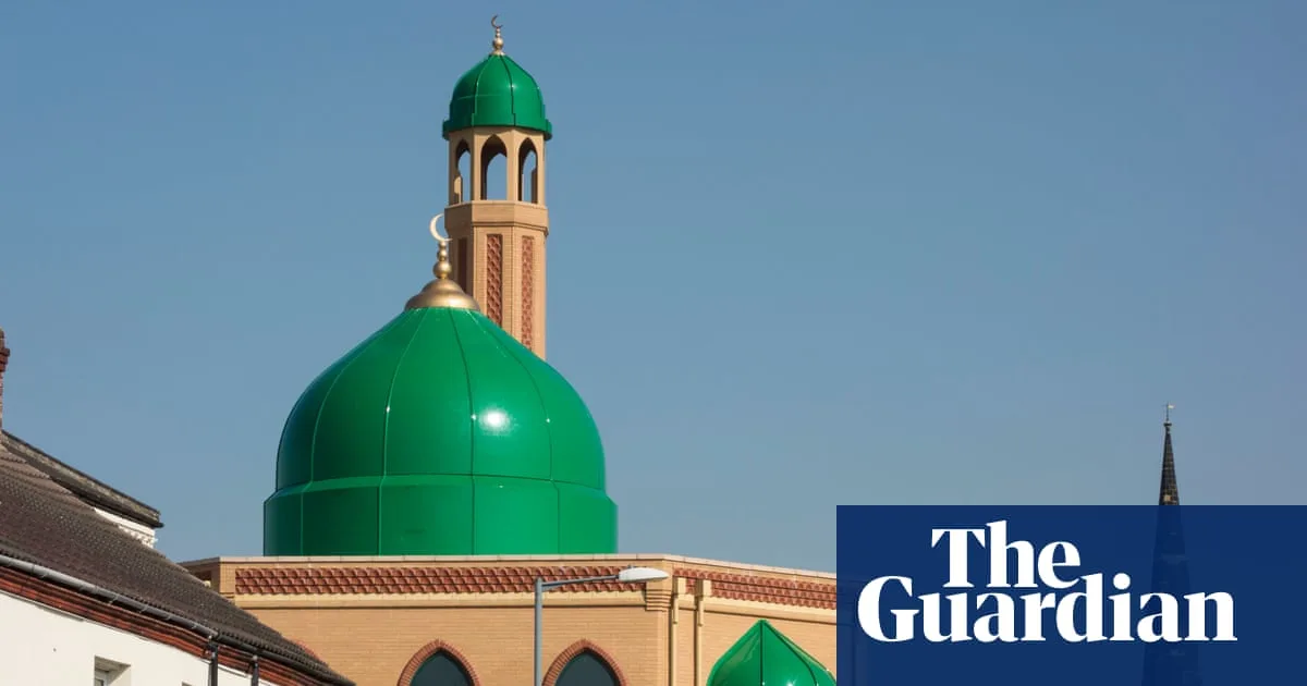 British Muslims Among Most Loyal to UK, Study Finds