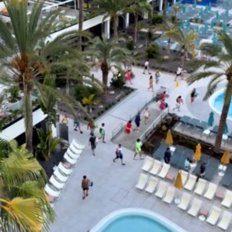 Brits filmed sprinting for sunbeds in Tenerife 'sunbed wars' at 8am