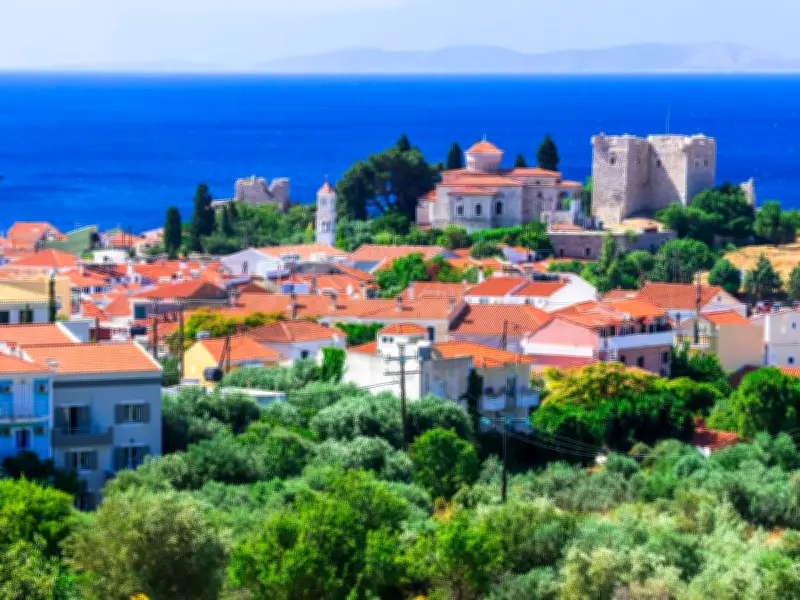 Brits Urged to Learn 4 Greek Phrases Before Summer Travel