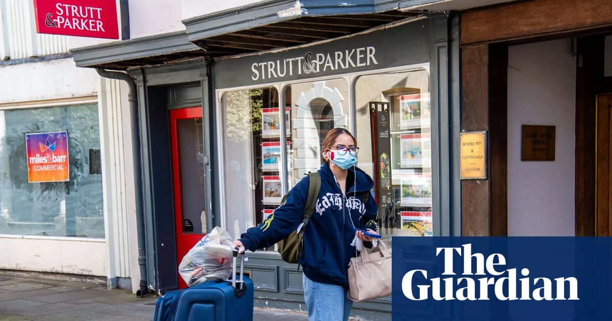 Canterbury Student Exodus As Meningitis Scare Empties Campus
