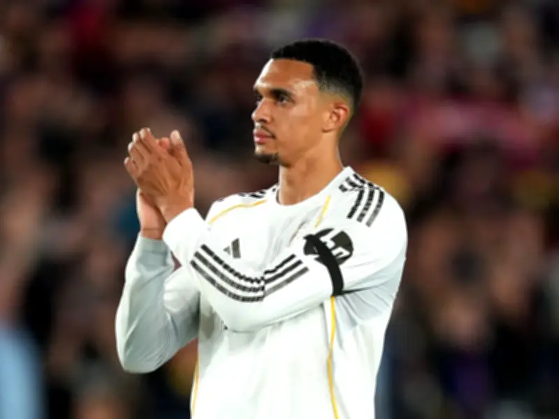 Carragher Reacts to Alexander-Arnold World Cup Snub: 'This Proves It'