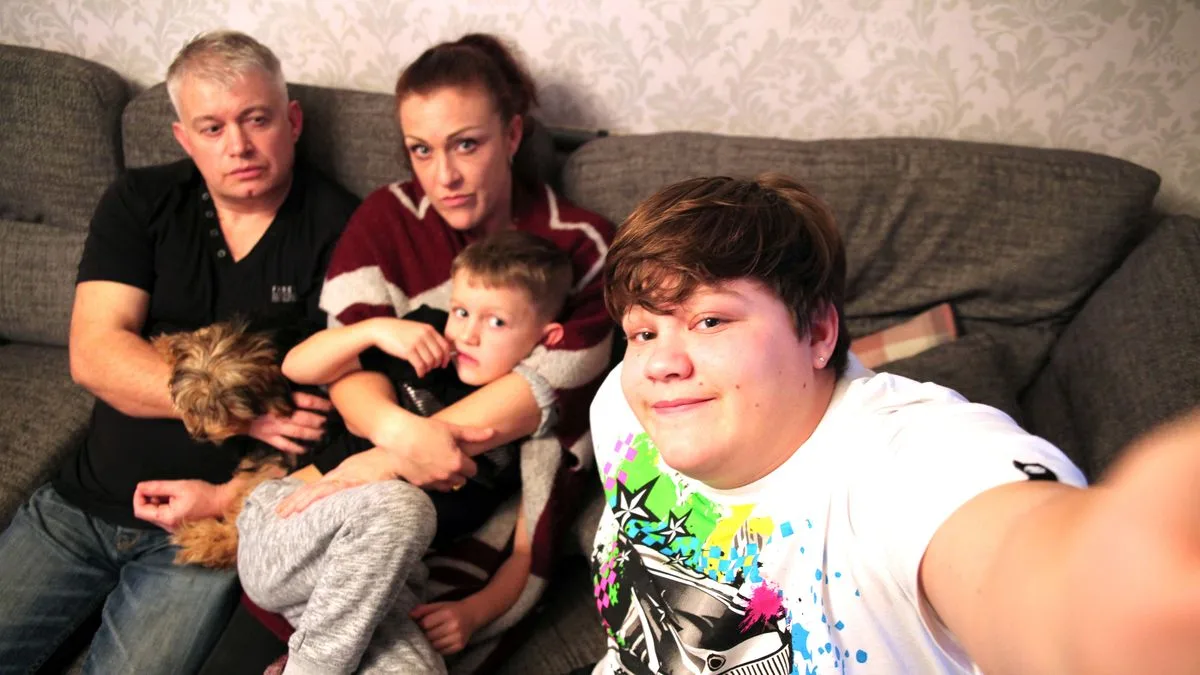 Teen Blames Weight on Lack of Hugs from Dad