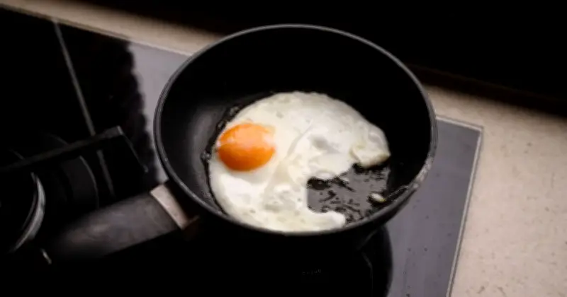 Chef Reveals No-Flip Fried Egg Method for Perfect Breakfast