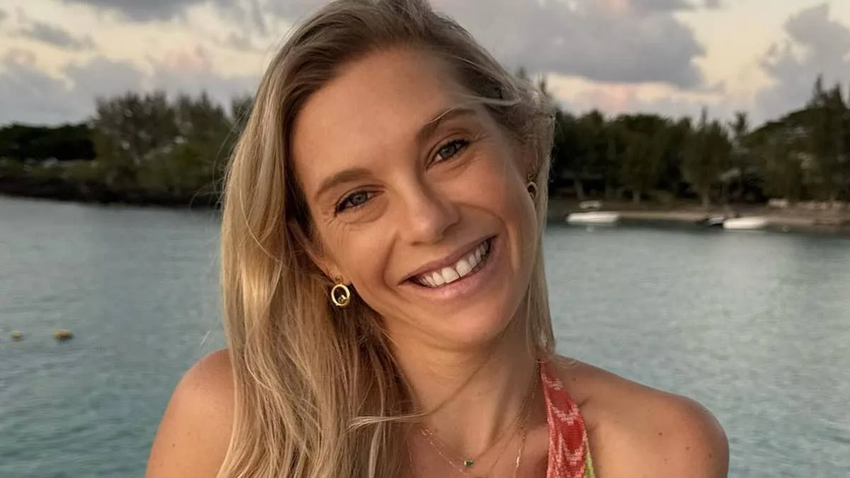 Chelsy Davy Marks Fourth Anniversary With Rare Family Photo