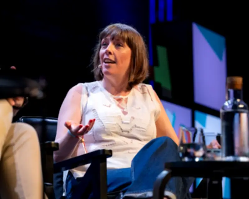 Child Phone Nudity Law Could End Online Abuse, Says Jess Phillips