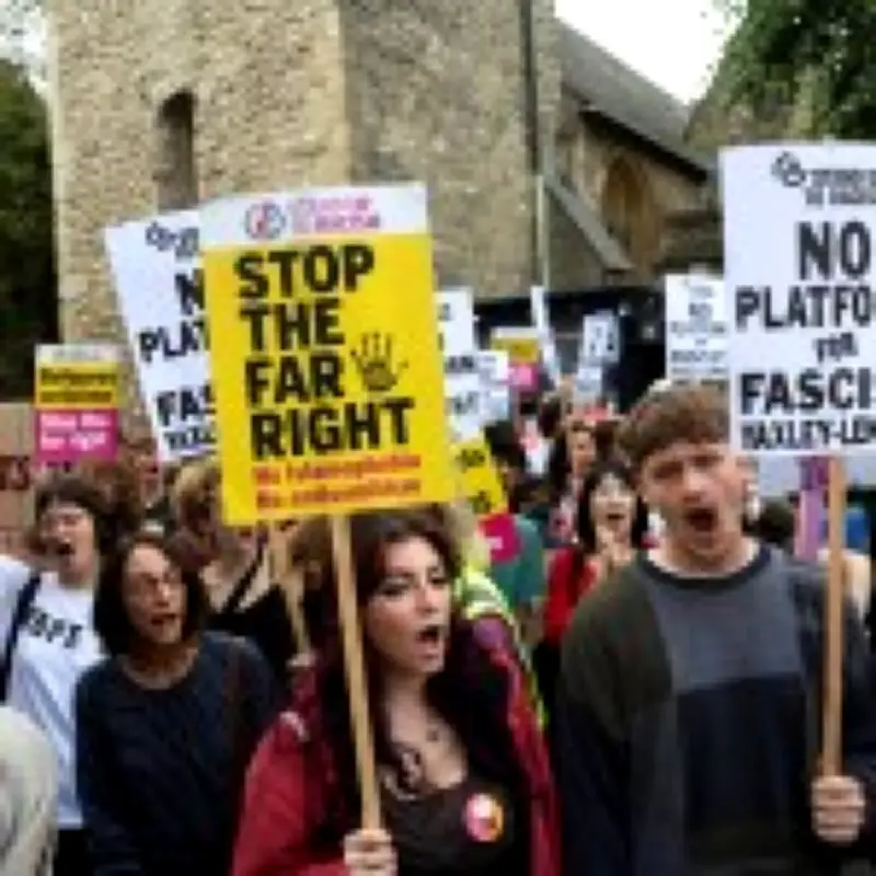 Clashes as Tommy Robinson Debate Sparks Oxford Protests