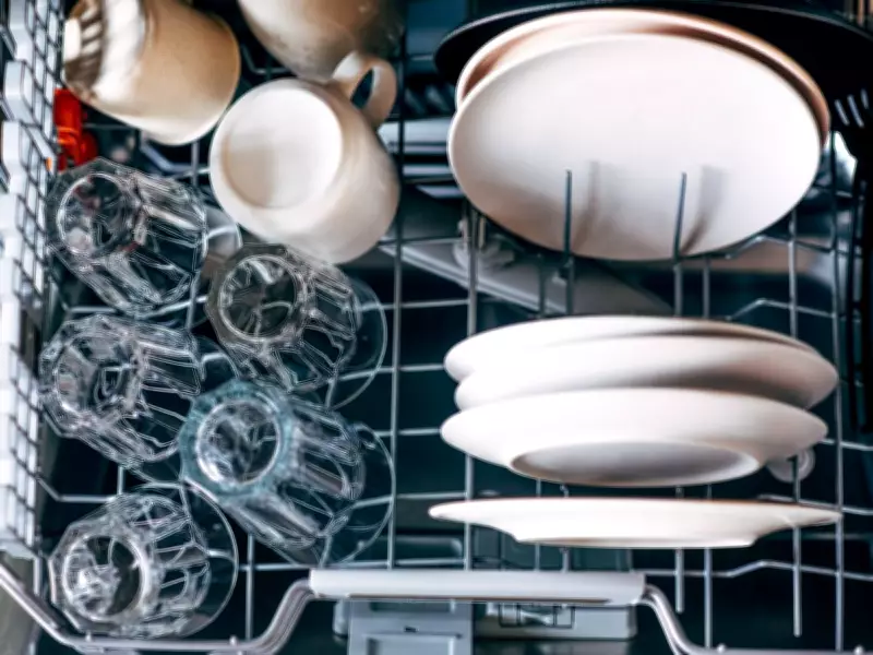 Clean Dishwashers Odour-Free with Bicarbonate and Vinegar Hack