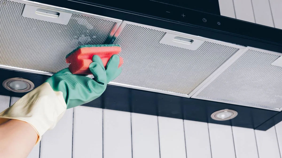 Clean Your Greasy Extractor Fan in Minutes with Baking Soda