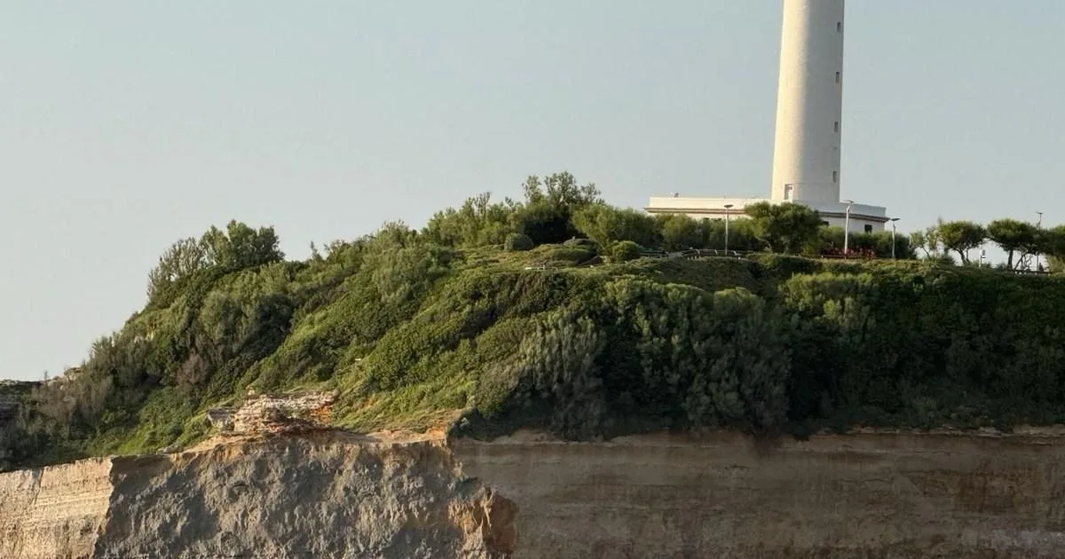 Cliff Collapse in Biarritz Kills Diver, Another Missing
