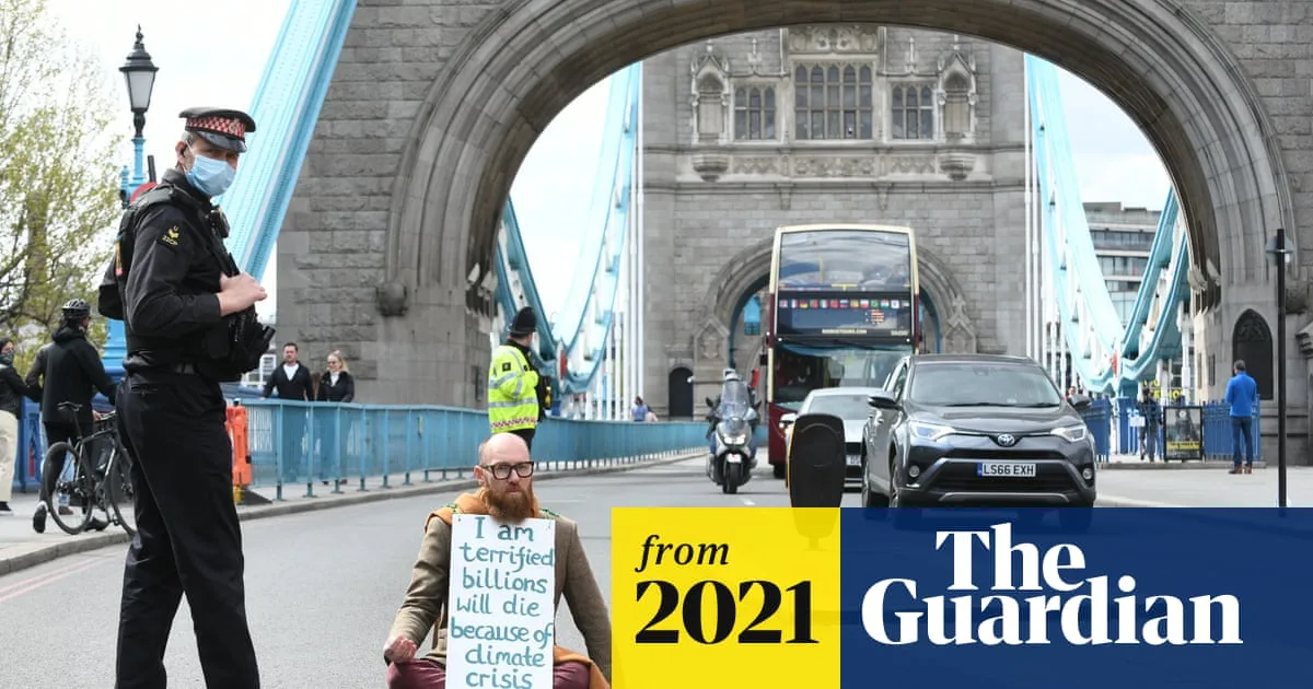 Nine Arrested in London as Climate Activists Glue Themselves to Bridges