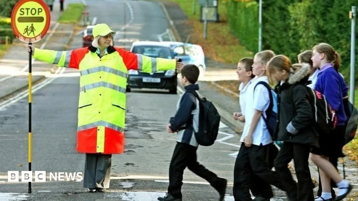 Lollipop Warden Cuts 'Jeopardising Lives' as Numbers Drop by a Quarter