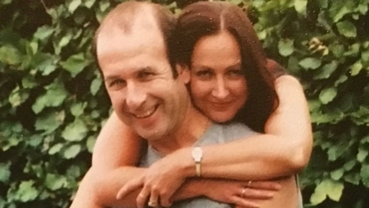 Daughters of Couple Who Both Died of Pancreatic Cancer Urge Awareness of Symptoms