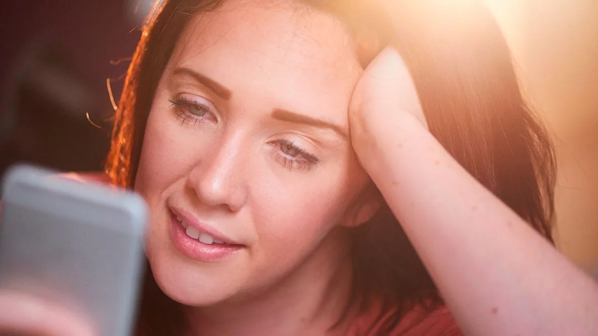 Dating App Photo Turn-Offs: Topless and Gym Selfies Biggest Turn-Offs for Women