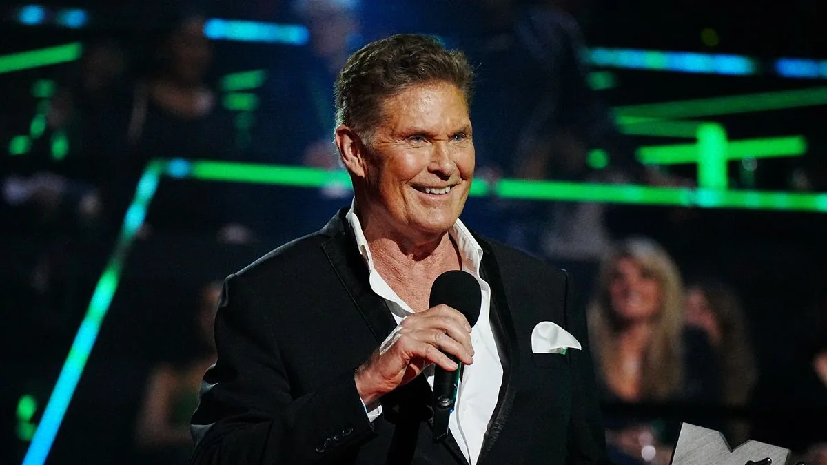 David Hasselhoff to Undergo Knee Replacement Surgery