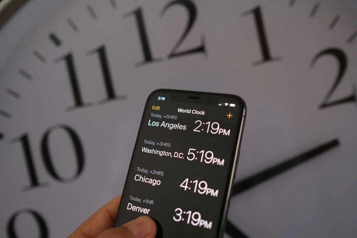 Daylight saving time linked to heightened mental health risks, review finds