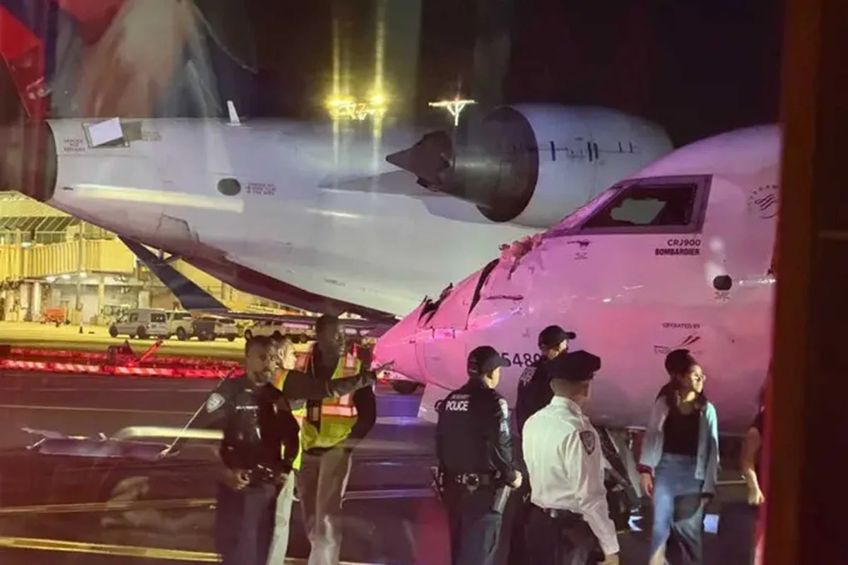 Two Delta Planes Collide on Taxiway at LaGuardia Airport