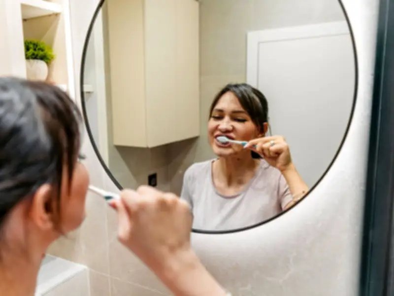 Dentist Reveals Optimal Time to Brush Teeth for Enamel Protection