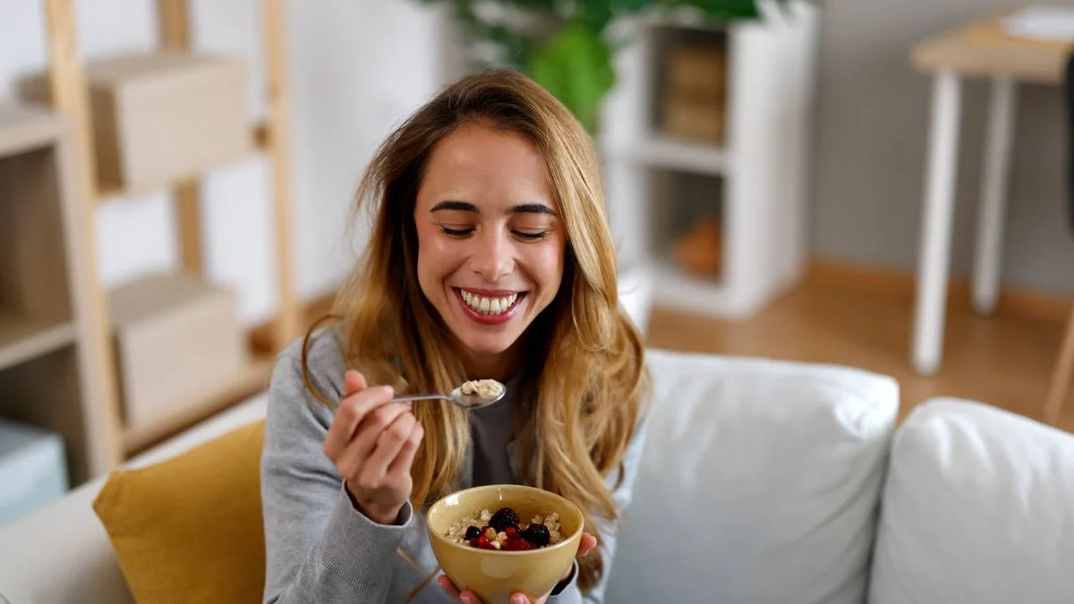 Doctor Explains Why We Eat More in Winter