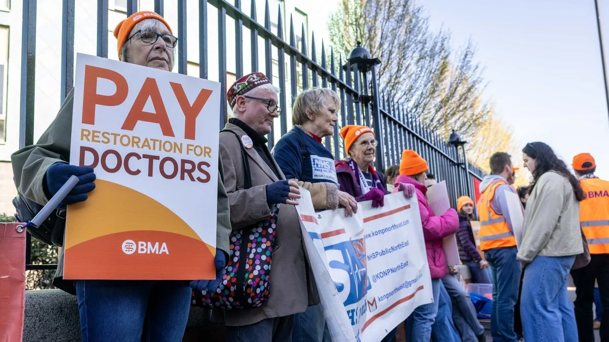 Doctors announce NHS strike after meeting new Health Secretary