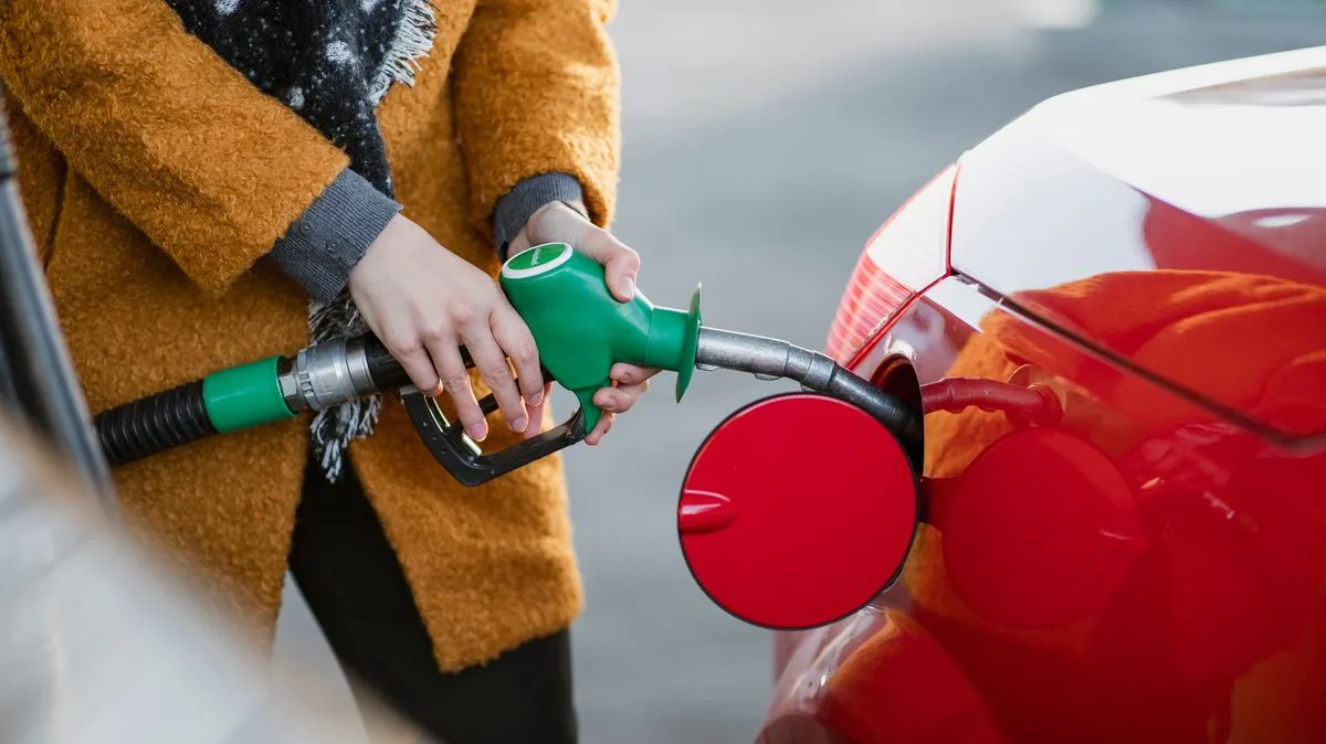 Drivers Urged to Ration Fuel and Drive Eco as Iran Conflict Drives Oil Prices Above $100