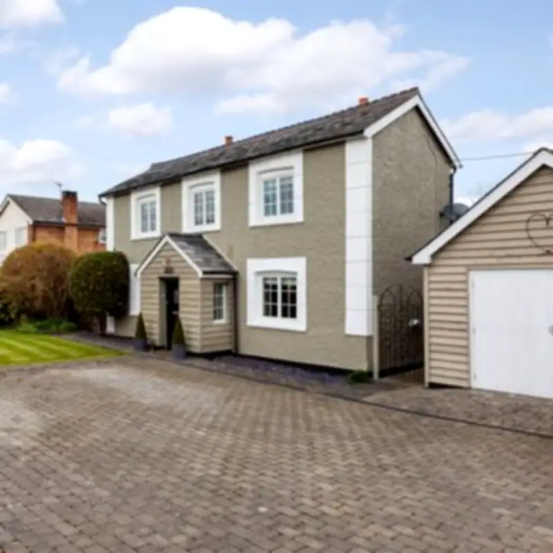 Driveway Rules in England: 3 Mistakes That Could Break the Law