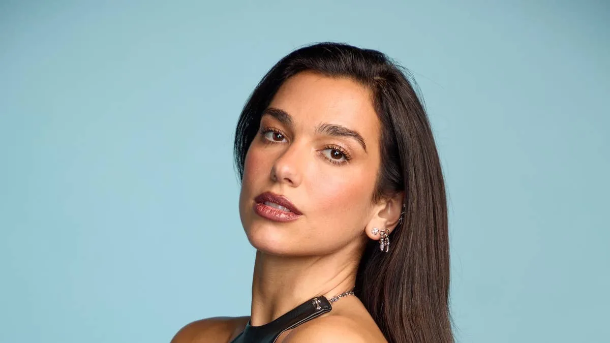 Dua Lipa Stuns Chicago in Daring Gold Corset Performance