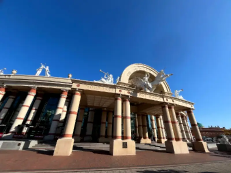 Dyson Trafford Centre store closes suddenly after four years